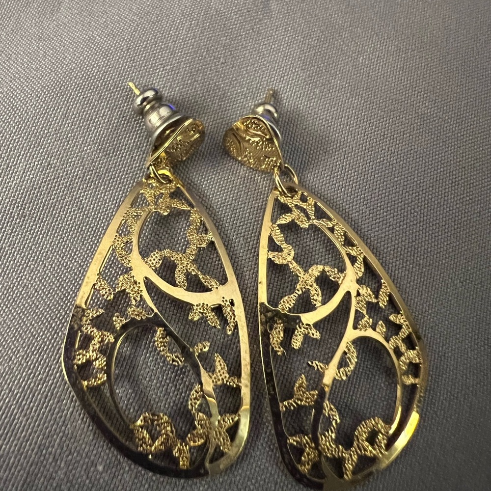 Elegant Gold Tone Filigree Dangle Earrings Vintage